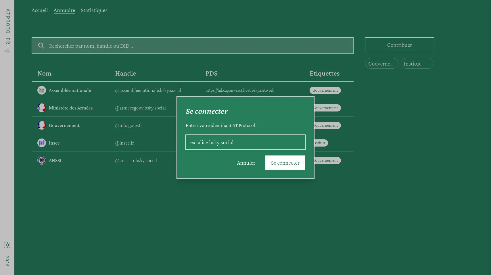 Capture d'écran de l'interface de contribution de l'Annuaire avec au fond la liste des entrées et au dessus une fenêtre d'authentification.